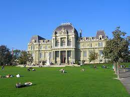 L'esplanade de Montbenon, Palais de Justice