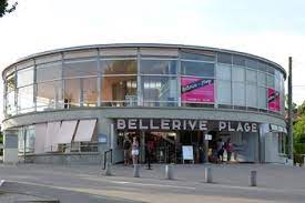 la piscine de bellrive de l'extérieur