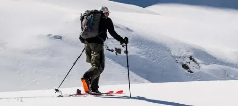 image de homme en  montagne